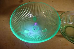lot 216 image: Uranium glass bowls as shown