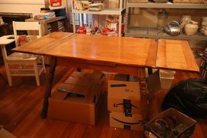 lot 79 image: Kitchen table with extensions, see photos (32x42x30 not extended)