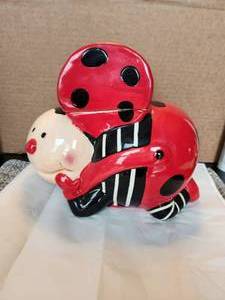 lot 2 image: Ladybug cookie jar