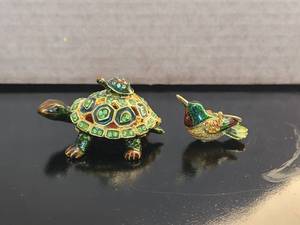 lot 87 image: Collectible turtle and baby and bird decorative jeweled keepsake-trinket box