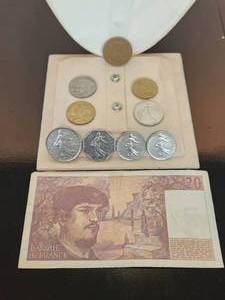 lot 60 image: Collectible Foreign money - France - 10 francs-(1977), 20 francs-(2001, 1974), 100 francs-(1958), 1 franc-(1961, 1977, 1978), 5 francs-(1971), 2 francs-(1980), and Paper 20francs-(1981)