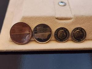 lot 65 image: Collectible Foreign money - Netherlands - 5 cent-(1984), 10 cent-(1975, 1979), 25 cent-(1982)