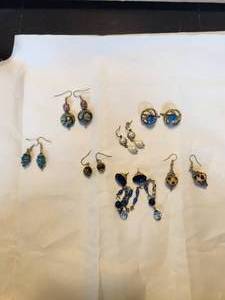 lot 32 image: Selection of Jewelry - vintage pairs of earrings
