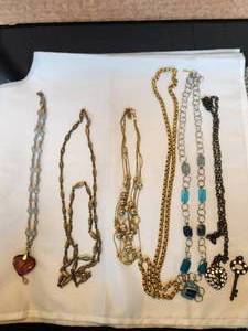 lot 37 image: Selection of Jewelry - necklaces