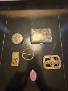lot 31 image: Vintage lot - belt buckle, cigarette holder, pill box, charm