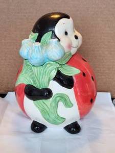 lot 68 image: Vintage Ladybug cookie jar