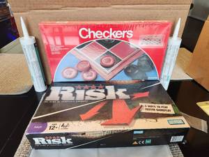 lot 109 image: Board games - Checkers (unopened) and Risk