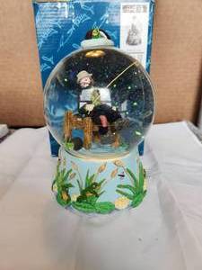 lot 51 image: Collectible Vintage Kelly Jr - Snow globe - Dock of the Bay - E. Kelly Jr. - hand signed initials-signature - Limited Edition #1859 of 5000