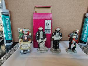 lot 101 image: 4 Collectible Vintage Kelly Jr - Bisque porcelain Christmas ornaments - E. Kelly Jr. Hand signed initials