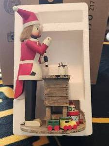 lot 127 image: Vintage collectible Emmett Kelly Jr. wooden nutcracker - First in the series - 11 tall