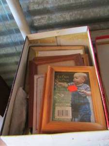 lot 51 image: small photo frames