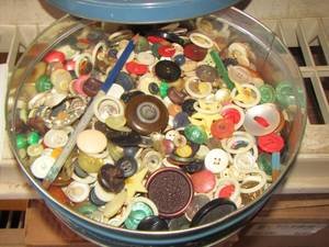 lot 57 image: tin can full of buttons