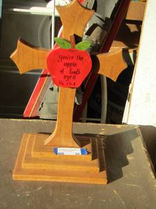 lot 64 image: wooden cross dcor you�re the apple of gods eye