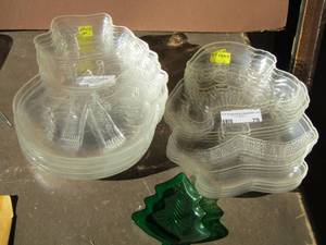 lot 79 image: snowman plastic Christmas platters, Santa plastic Christmas platters, small green Christmas tree plate plastic