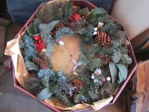 lot 100 image: Christmas wreath and various ornaments