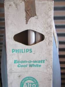 lot 106 image: philips econ-o-watt cool white floresent lights