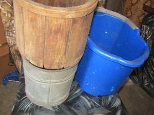 lot 110 image: qty 3 buckets