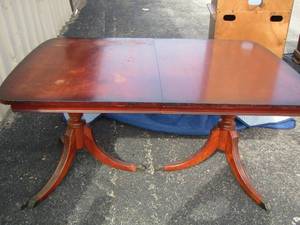 lot 7 image: DUNCAN PHYFE large dining room table