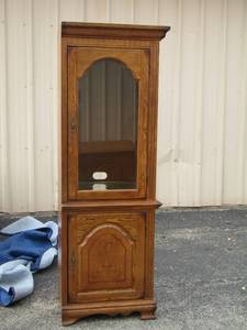 lot 11 image: curio cabinet bookshelf woth glass front door with glass shelfs