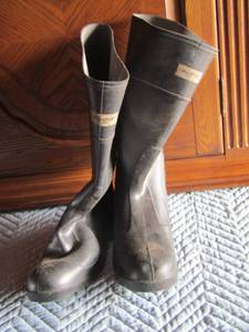 lot 133 image: duratuf black rubber work boots size 10