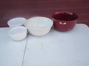 lot 187 image: qty 3 white mixing bowls and 1 red mixing bowl