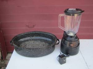 lot 184 image: speckled roasting pan, electric blender