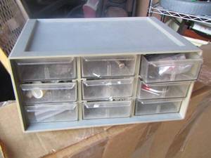 lot 18 image: 6 drawer screw organizer