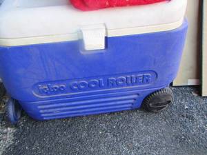 lot 227 image: igloo cool roller cooler