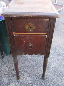 lot 230 image: 2 drawer small nightstand
