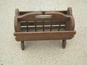 lot 242 image: heart design brown magazin rack