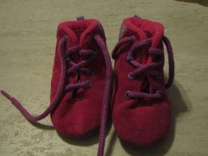 lot 307 image: INFANT LACE UP  BOOTS