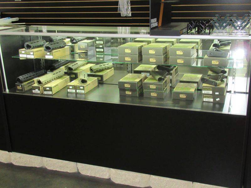 lot 50 image: Glass commercial display case with locks