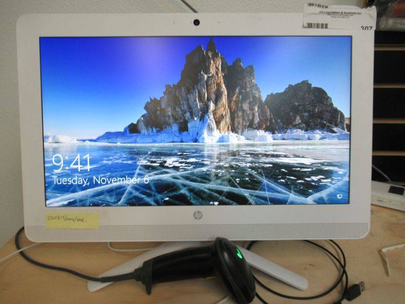 lot 307 image: HP All-in-One computer model 20-c020, Windows 10 OS, includes wireless keyboard and mouse
