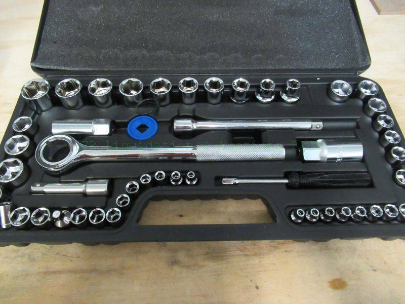 lot 310 image: Socket set in case