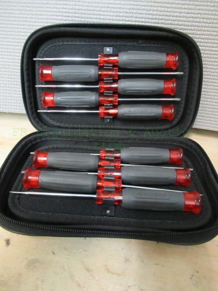 lot 319 image: Husky screw driver set in case