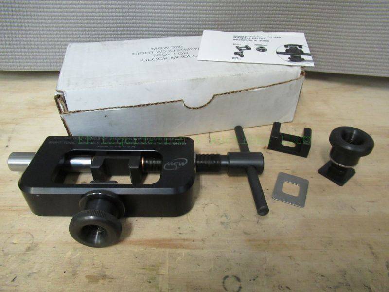 lot 323 image: MGW Armory Compact Universal Sight adjustment Tool for Glocks