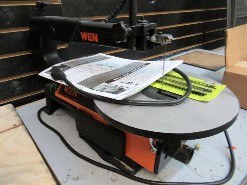 lot 331 image: Wen 16 variable speed scroll saw
