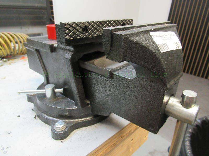 lot 338 image: Bessey bench vise