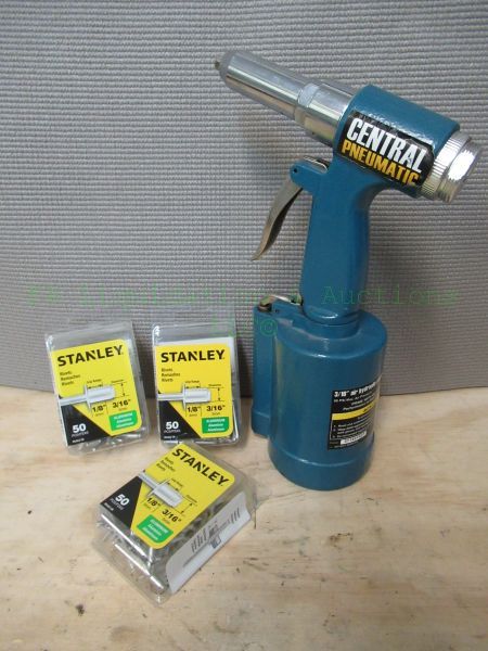 lot 354 image: Central pneumatic 316 air hydraulic riveter and rivets