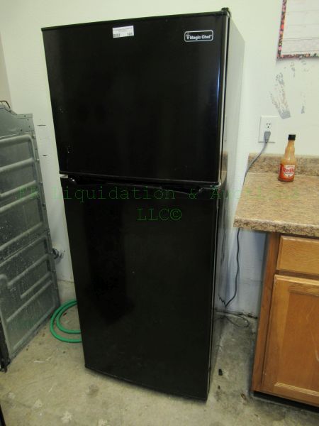 lot 368 image: Magic chef medium size refrigeratorfreezer