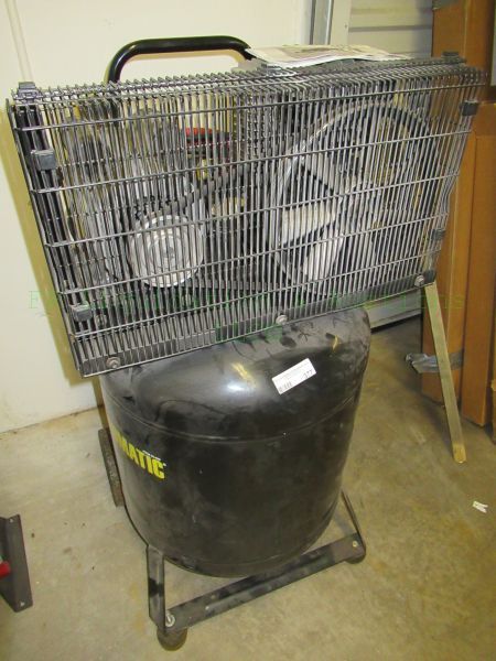 lot 377 image: Central Pneumatic 29 gallon oil lubricated air compressor
