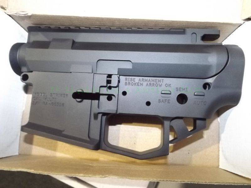 lot 872 image: NEW Rise armament AR15 Lower & upper receiver