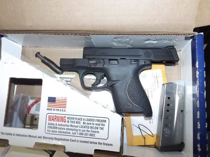 lot 894 image: Smith & Wesson M & P shield 9mm automatic pistol. NO BARREL WORKING CONDITION UNKNOWN