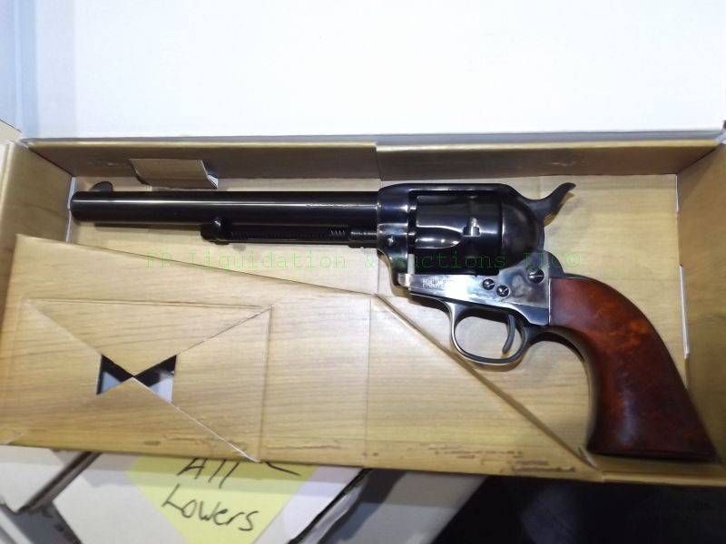 lot 895 image: NEW in box Uberti 1873 Cattlemen .22 LR revolver handgun