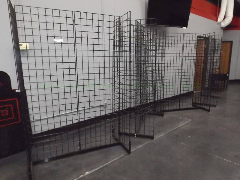 lot 302 image: Wire frame free standing display panels