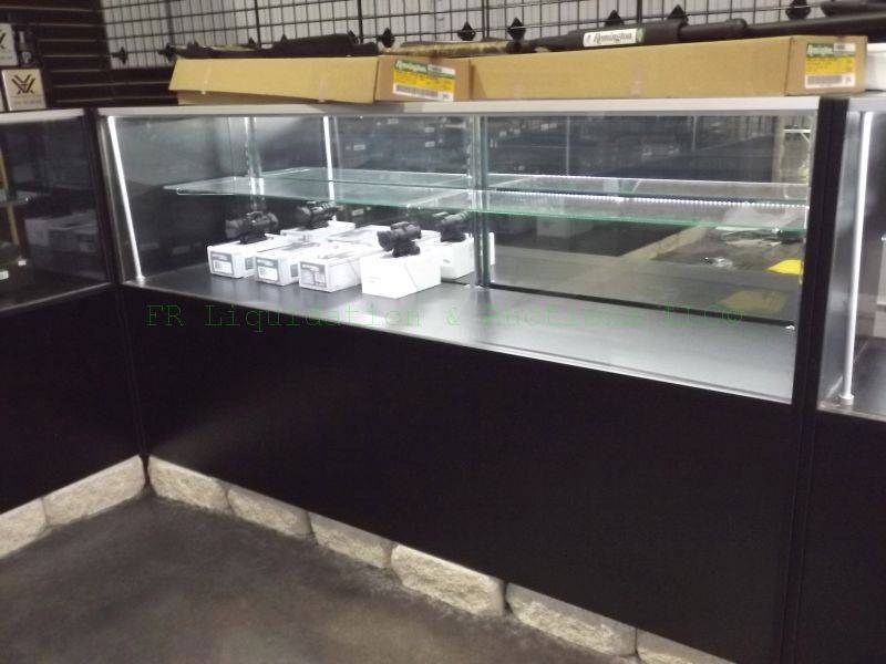 lot 115 image: Glass commercial display casewith locks
