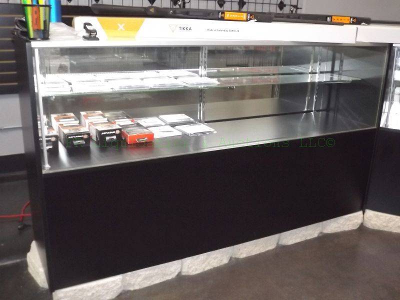 lot 139 image: Glass commercial display case with locks