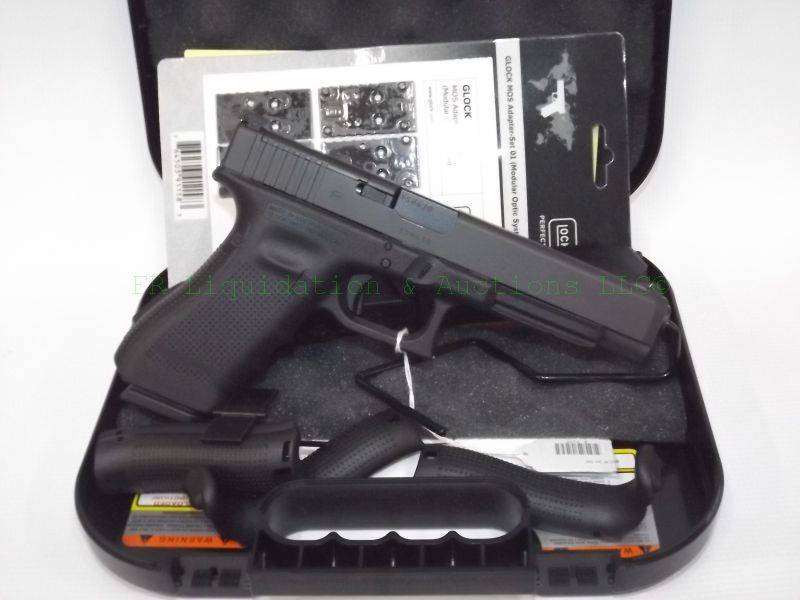 lot 182 image: NEW Glock 35 handgun .40 S & W with carry case and accessories