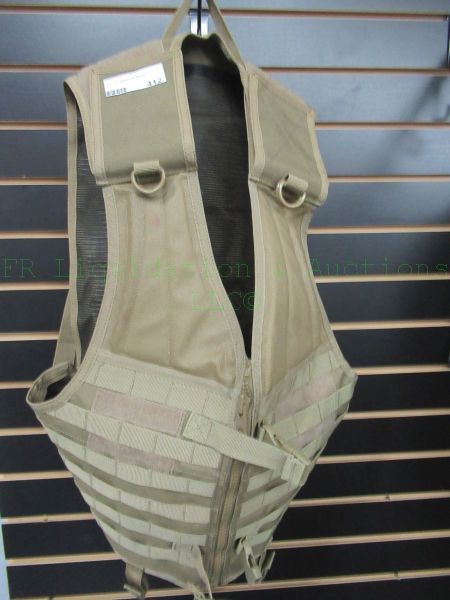 lot 412 image: Military issue flack vest