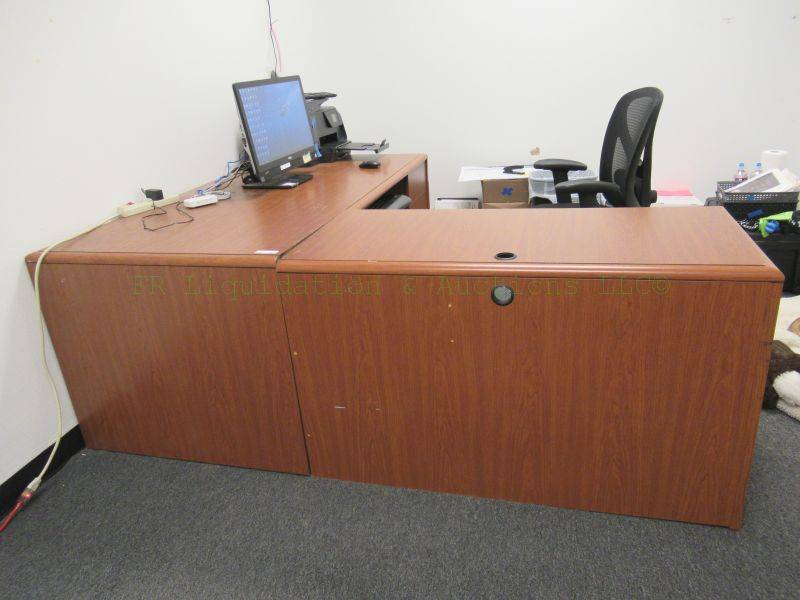 lot 420 image: L station office desk